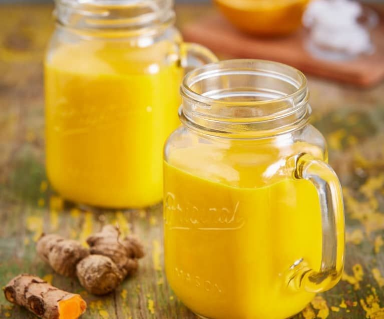 Asian Pear and Carrot Juice with Turmeric and Lemon