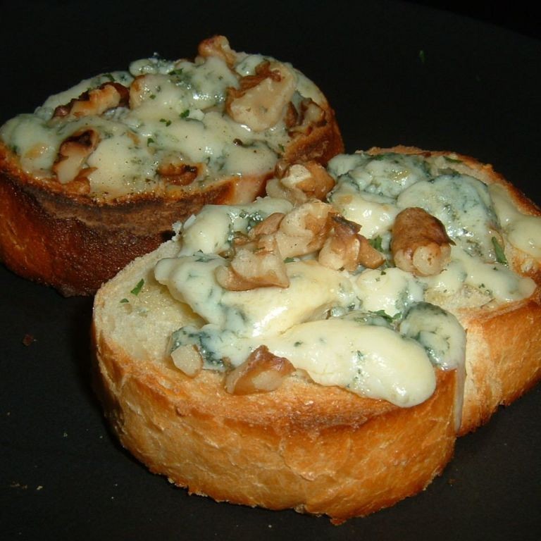 Blue Cheese and Walnut Bread