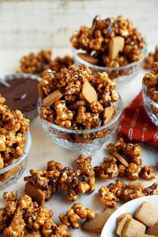 Gingerbread Spiced Caramel Popcorn
