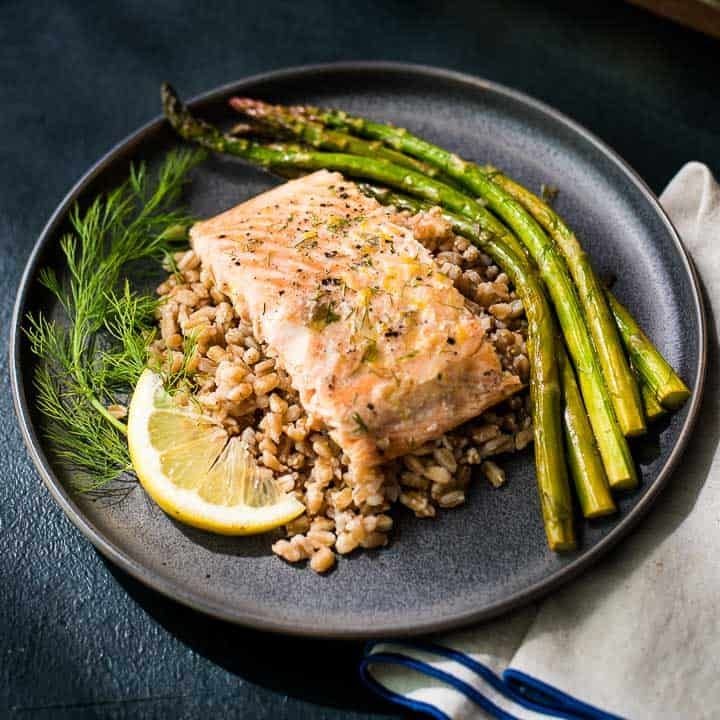 Baked Salmon with Asparagus and Lemon-Dill Sauce