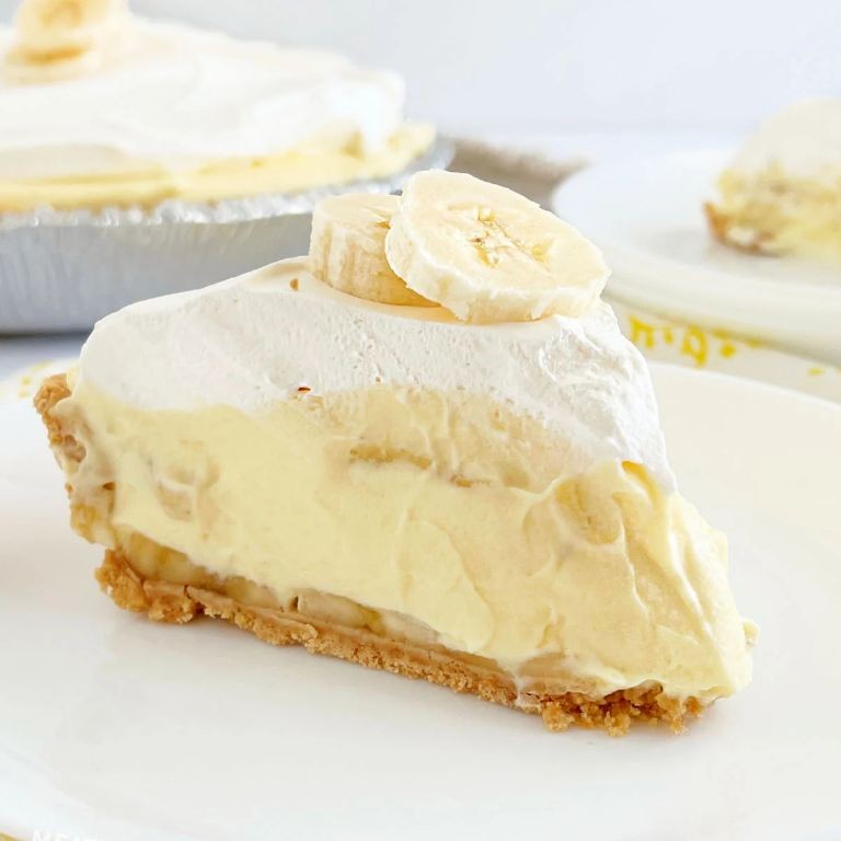 Banana Cream Pudding Pie with Graham Cracker Crust