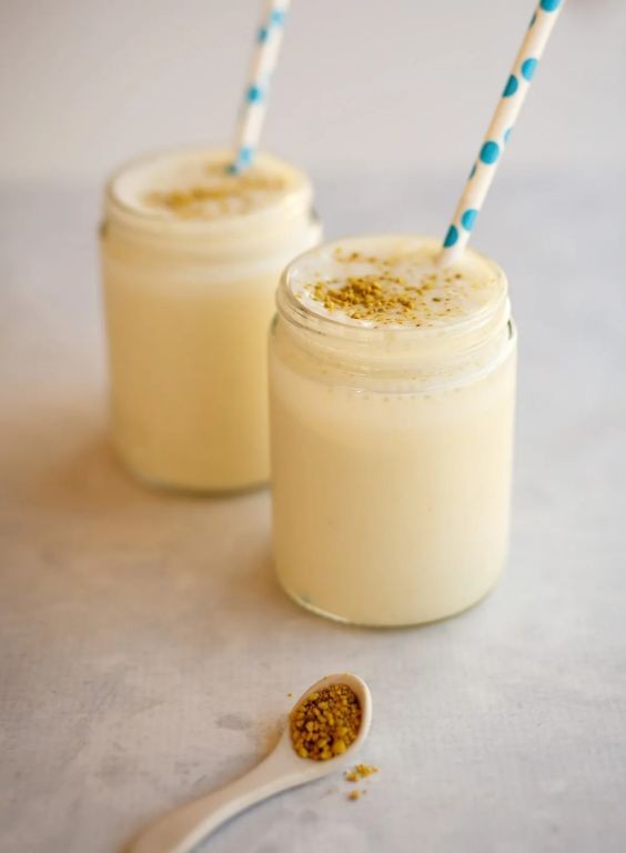 Bee Pollen and Banana Smoothie