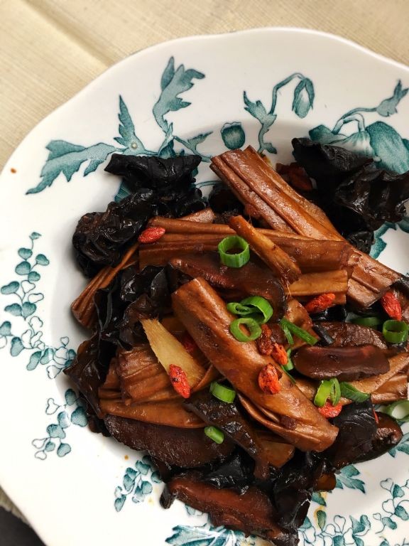 Braised Tofu Skin in Soy Sauce