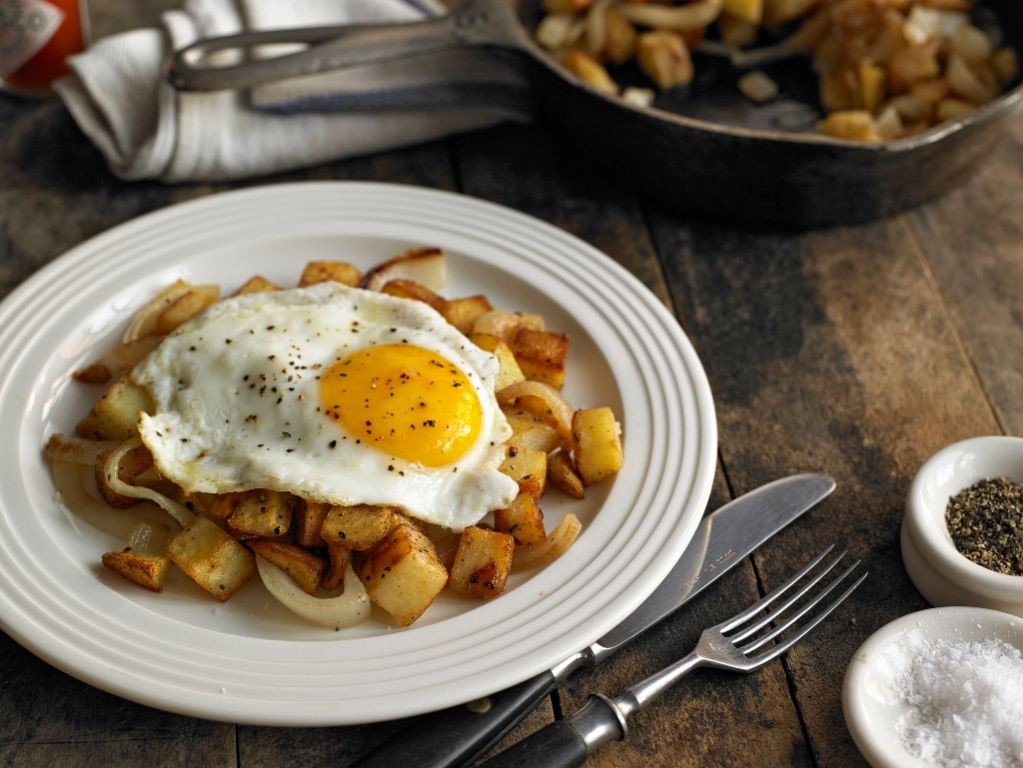 Breakfast Hash with Fried Eggs and Potatoes