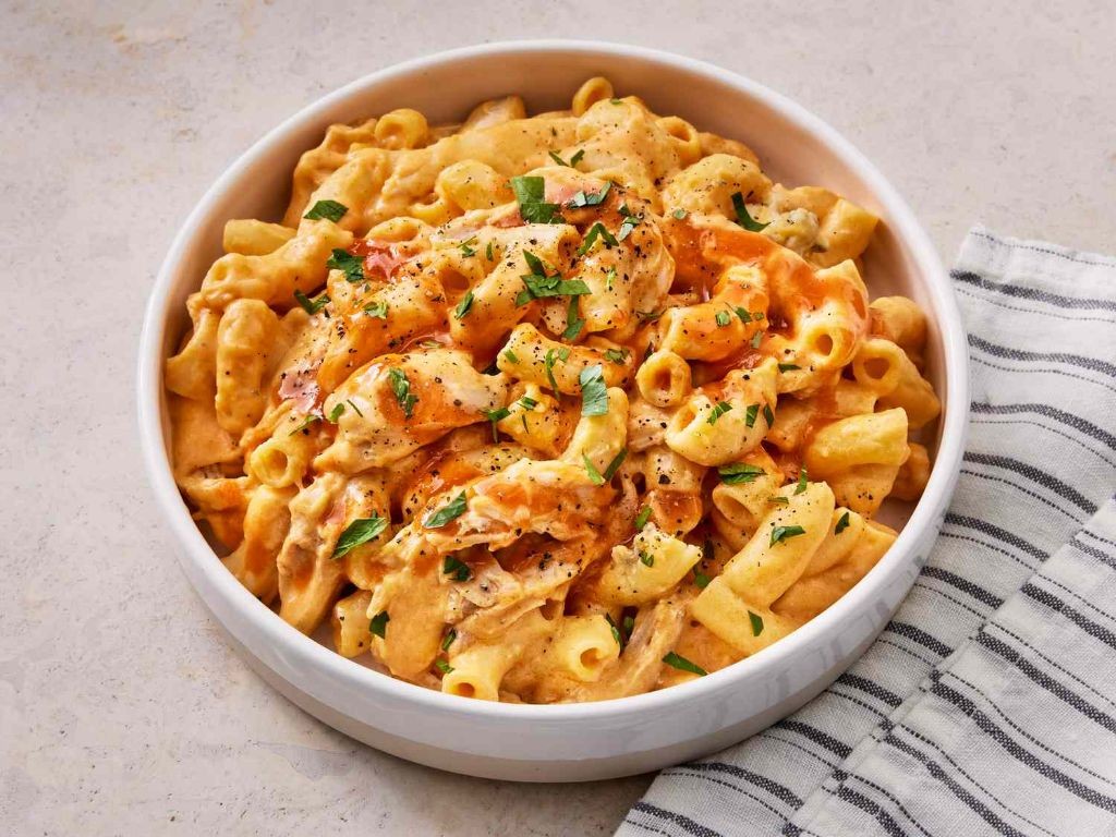 Buffalo Chicken Elbow Macaroni Bake