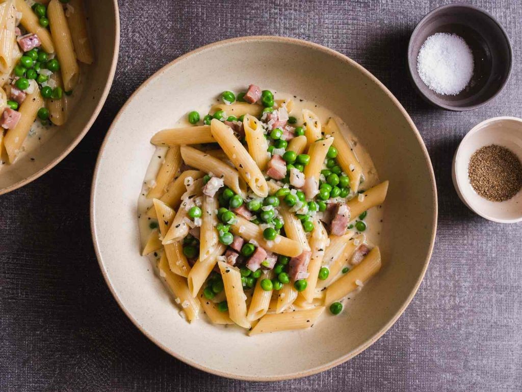 Butter Pasta with Peas and Prosciutto