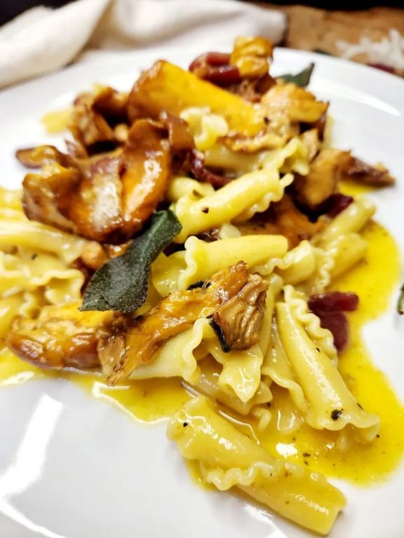 Chanterelle and Bacon Carbonara