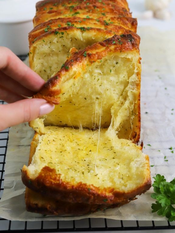 Cheesy Garlic Pull-Apart Bread