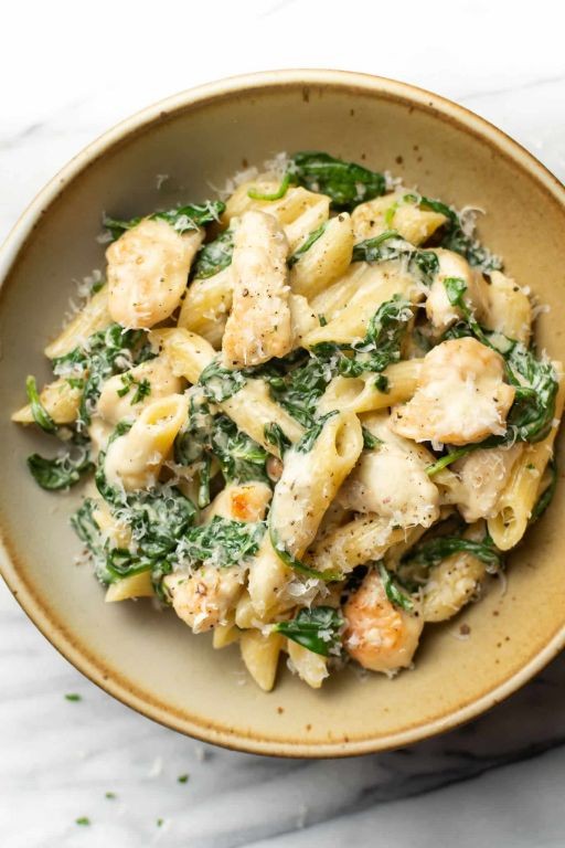Creamy Healthy Chicken Spinach and Mushroom Pasta