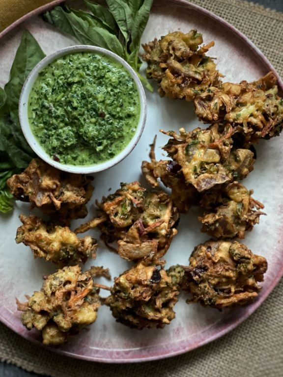 Crispy Varavah Pakoras with Mint Chutney