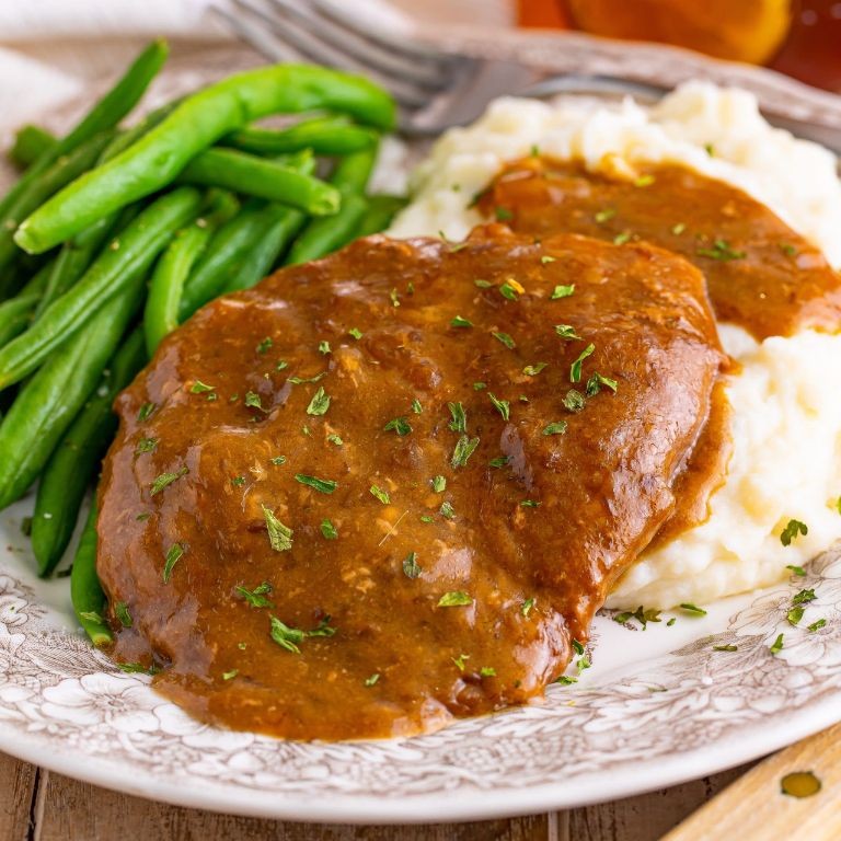 Crockpot Cubed Steak with Creamy Garlic Sauce