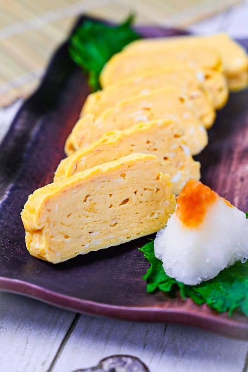 Dashimaki Tamago (Dashi-Flavored Rolled Omelette)