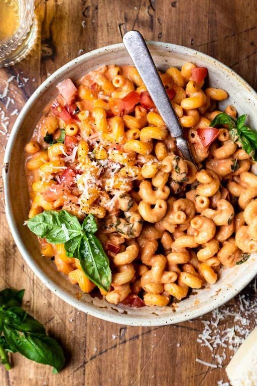 Elbow Macaroni with Creamy Tomato Basil Sauce