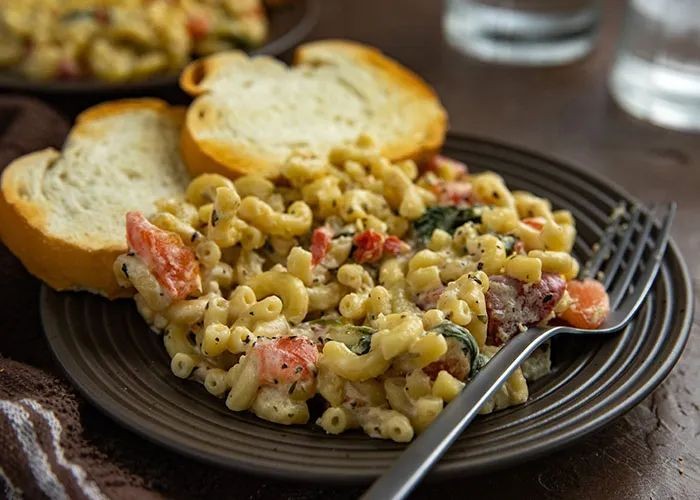 Elbow Macaroni with Roasted Red Pepper Sauce