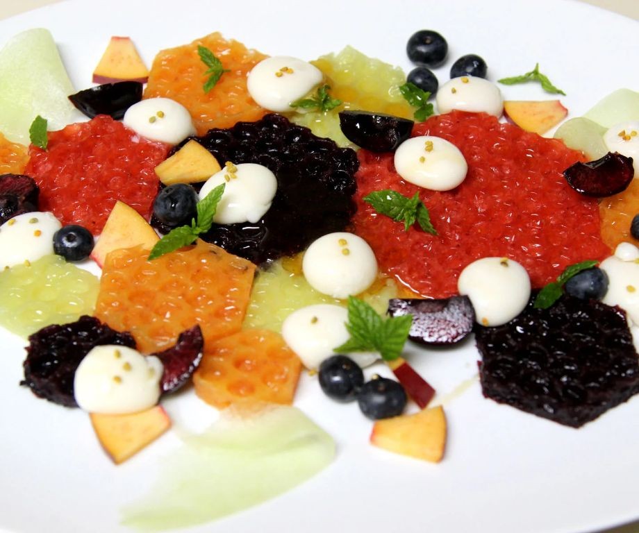 Frozen Yogurt Spheres with Honeycomb