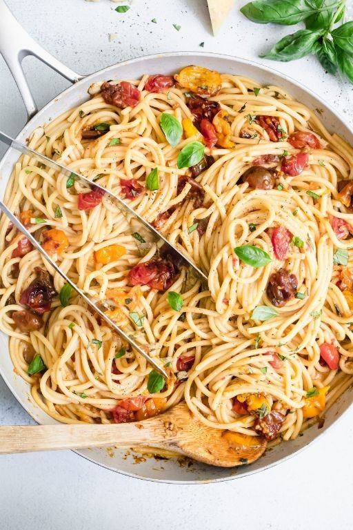 Garlic Butter Pasta with Roasted Garlic