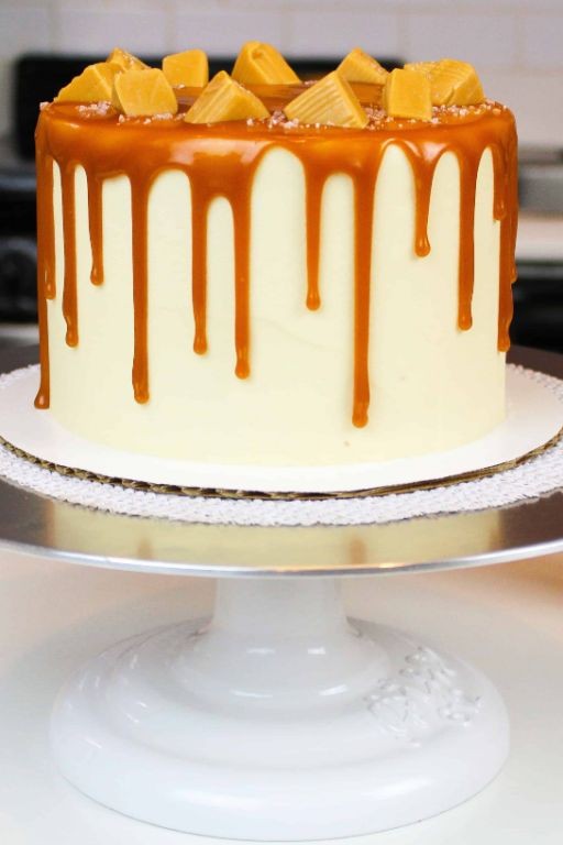 Gooey Caramel Drip Cake