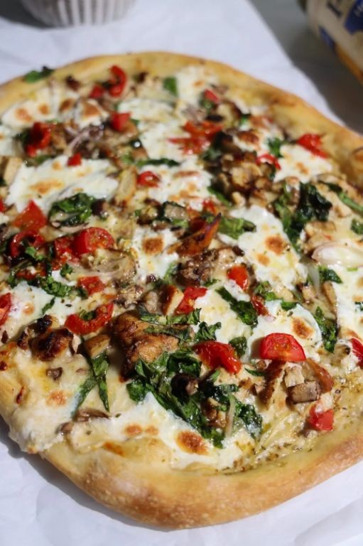 Healthy Chicken Spinach and Mushroom Pizza