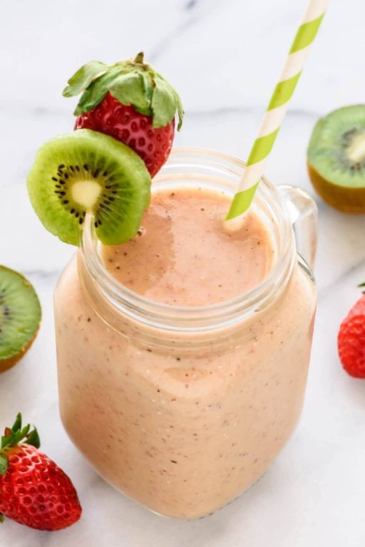 Kiwi Strawberry Oatmeal Smoothie