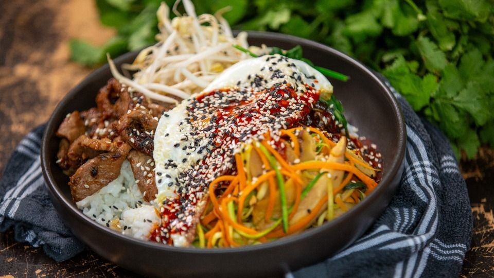Korean Beef Bibimbap with Gochujang Sauce