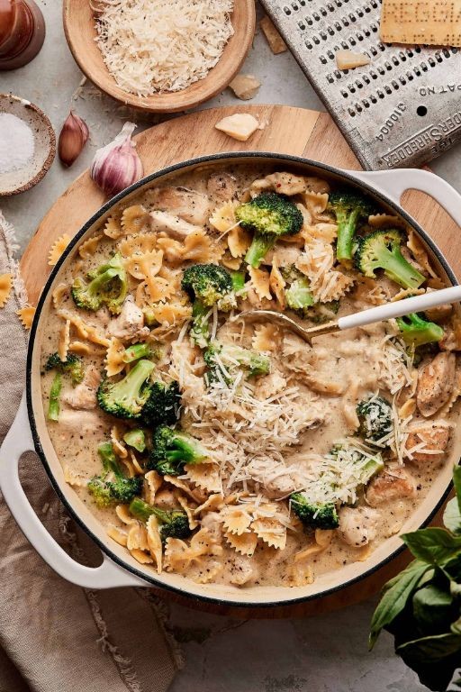 One-Pot Broccoli Chicken Alfredo Pasta