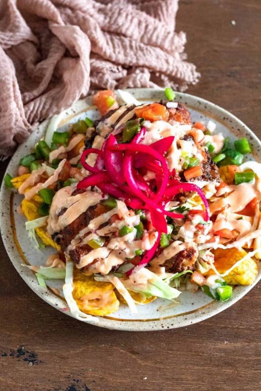 Pollo con Tajadas (fried chicken with plantain slices)