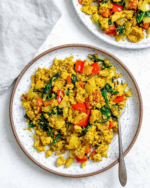 Scrambled tofu with turmeric and veggies