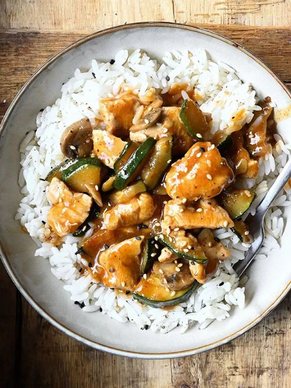 Spicy Chicken and Zucchini Stir-Fry