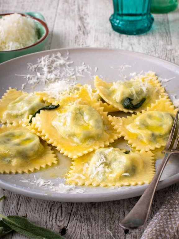 Spinach and Ricotta Stuffed Cheese Ravioli