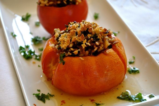 Stuffed Tomatoes with Pine Nuts and Currants