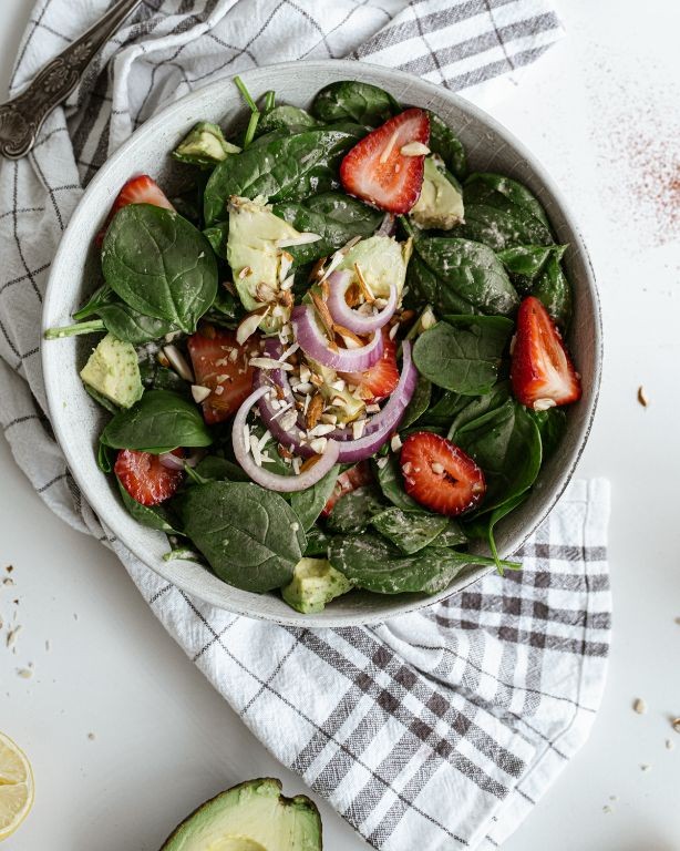 Sunflower Seed and Spinach Salad with Lemon Dressing