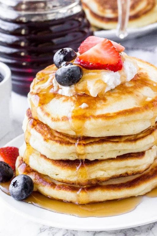 Vanilla Greek Yogurt Pancakes with Maple Syrup